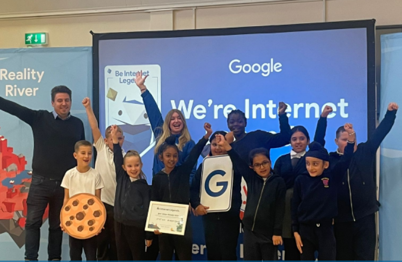 Shaun talks about Online Safety to the students of Great Bridge Primary School. 