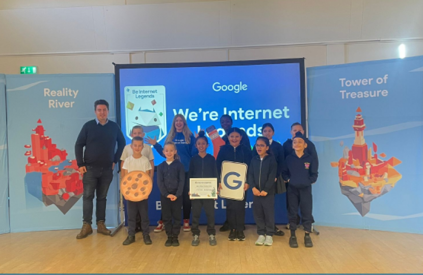 Shaun talks about Online Safety to the students of Great Bridge Primary School. 